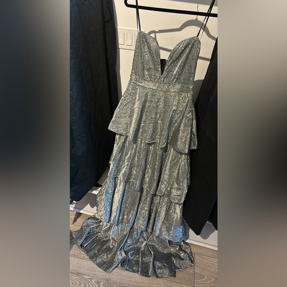 Brand new Shimmering Cascade Dress – Size Small! - Picture 4 of 8